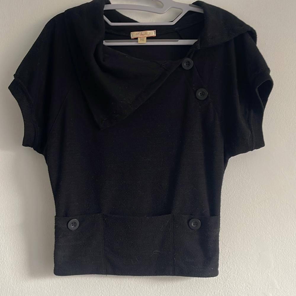 Black short sleeved sweater top